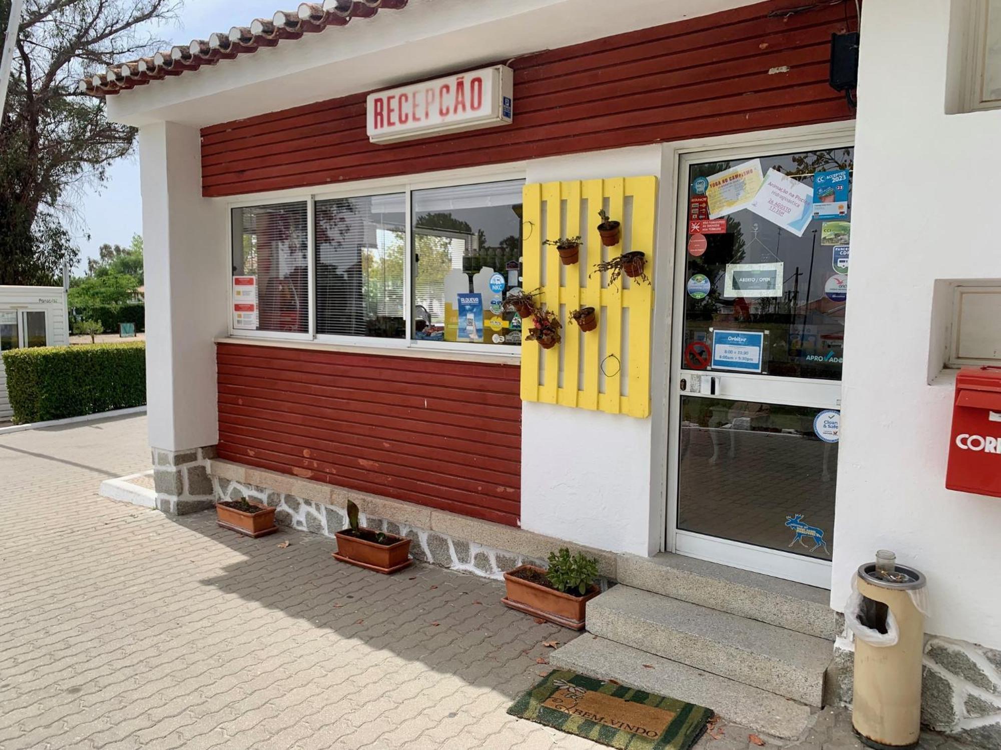 Отель Parque De Campismo Orbitur Эвора Экстерьер фото